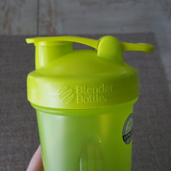 NEW Blender Bottle Classic V2 Protein Shaker Bottle 28 oz Wire Whisk - Picture 4 of 9